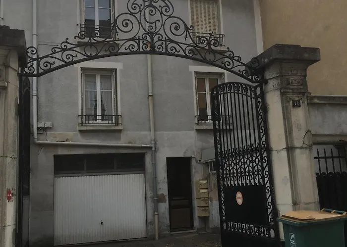 Le Campus Victoria I - Train Station & Isabey St - 70M2
